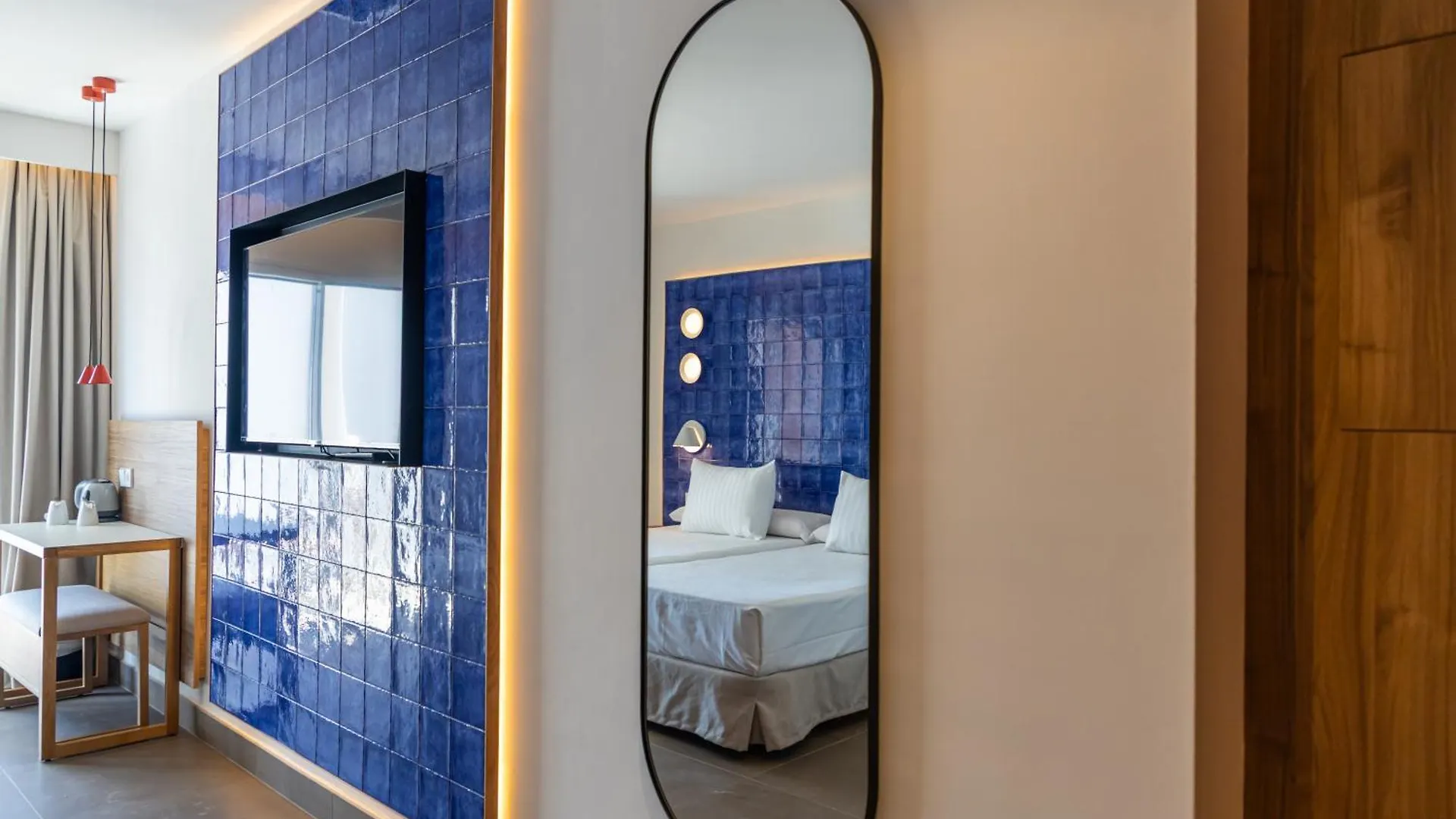 Perla Marina Hotel Nerja 4*,